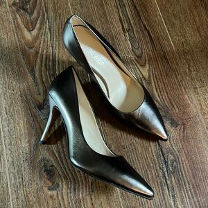 Women’s pumps